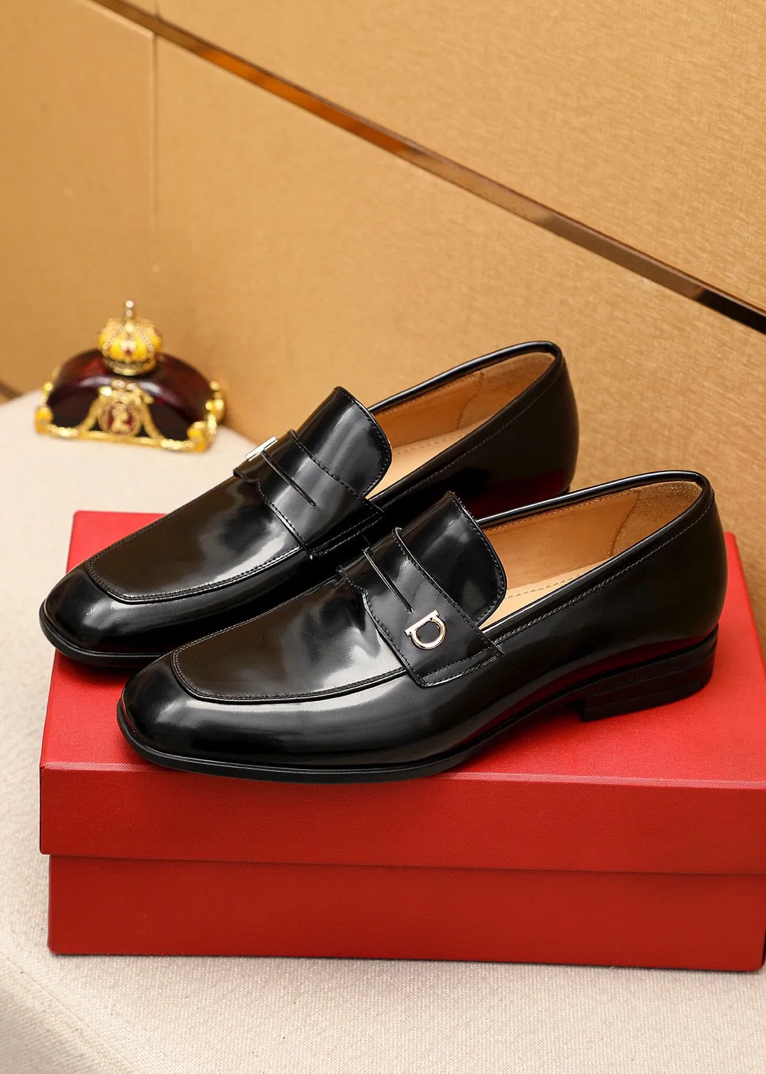 Men's shoes 💰480 💐 Product trademark: Ferragamo "Ferragamo" casual leather shoes Regular size: 38-44 (45🉑️customized) Product materials: Selected imported first-layer open-edge beaded cowhide upper + luxury hardware buckle, imported water-dyed cowhide leather lining. Strong three-dimensional visual effect, original rubber outsole Color: 3⃣️seed leather materials available